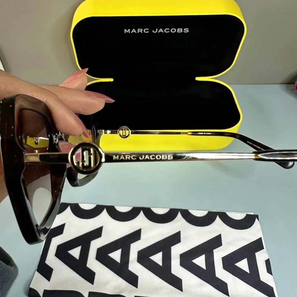 Marc Jacobs Tortoise Shell Square Sunglasses - Picture 4 of 7